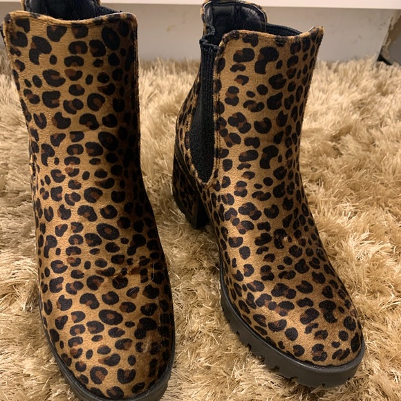 Berlin Lug Sole Bootie Leopard Print - Picture 3 of 5